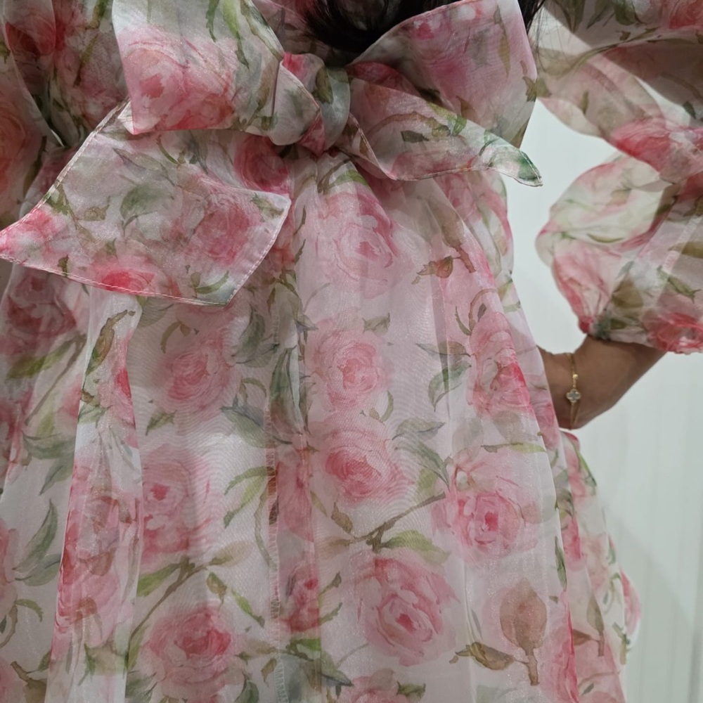 Women’s dress with roses - Picture 3 of 5